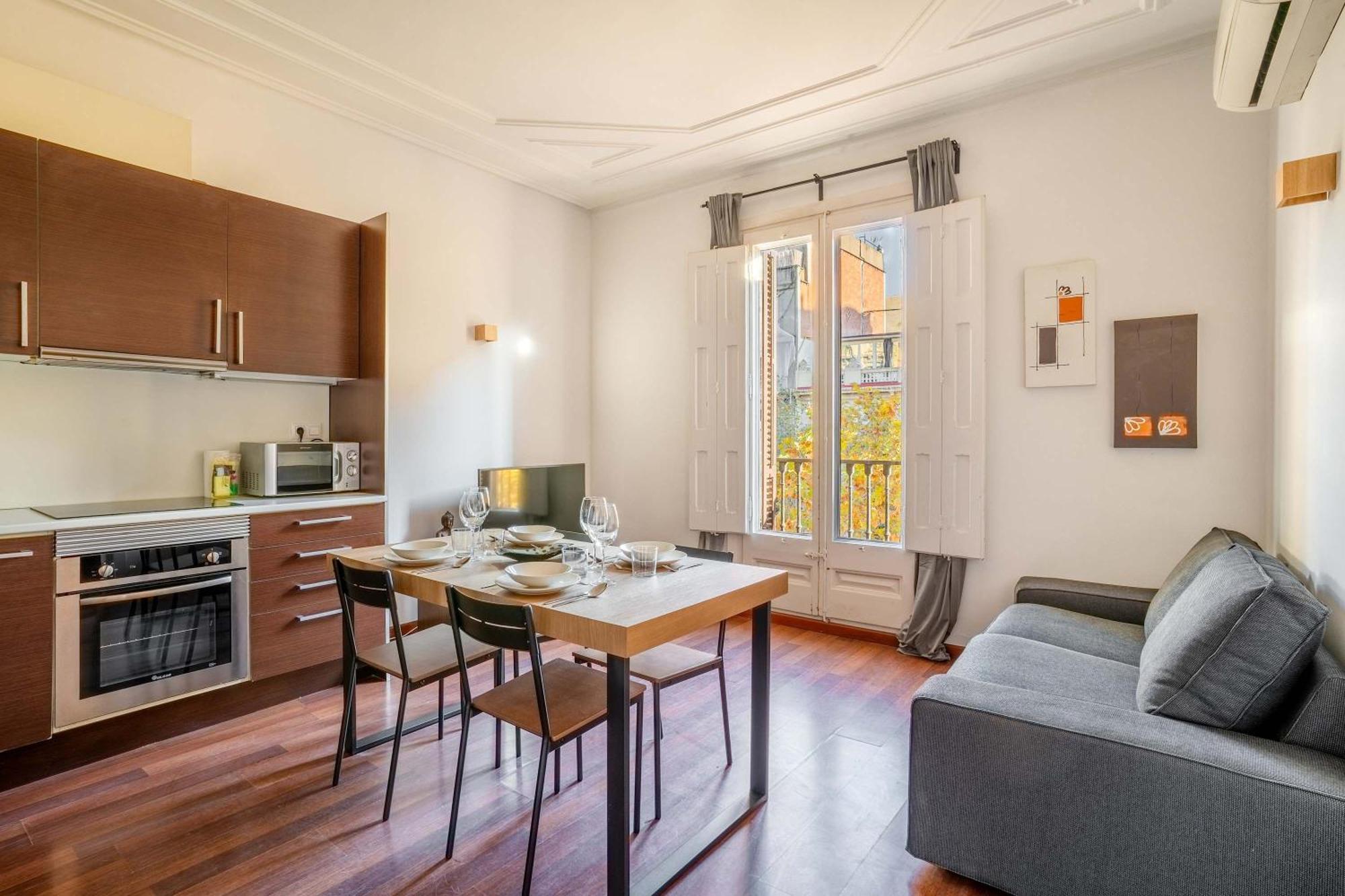 Apartment Plaza Urquinaona Cozy And Comfortable